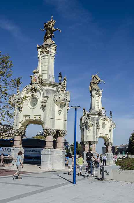 Guipúzcoa - San Sebastián 077 - puente de MarÍa Cristina.jpg